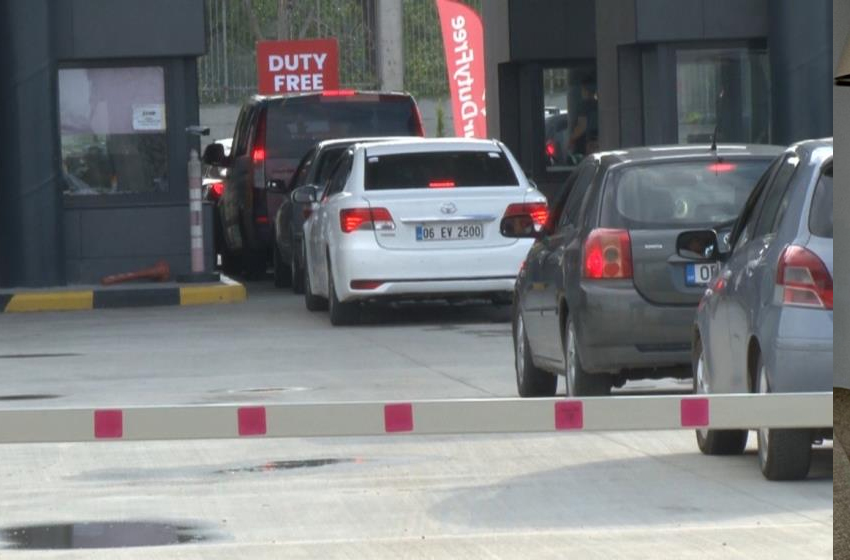 Cep telefonu harcına zam sonrası sınır kapılarında yoğunluk