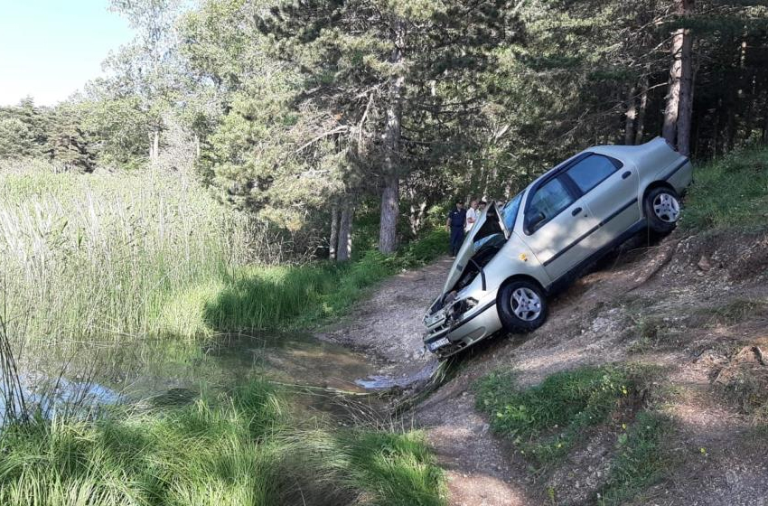 Fotoğraf çekmek için araçtan inen adam hayatının şokunu yaşadı