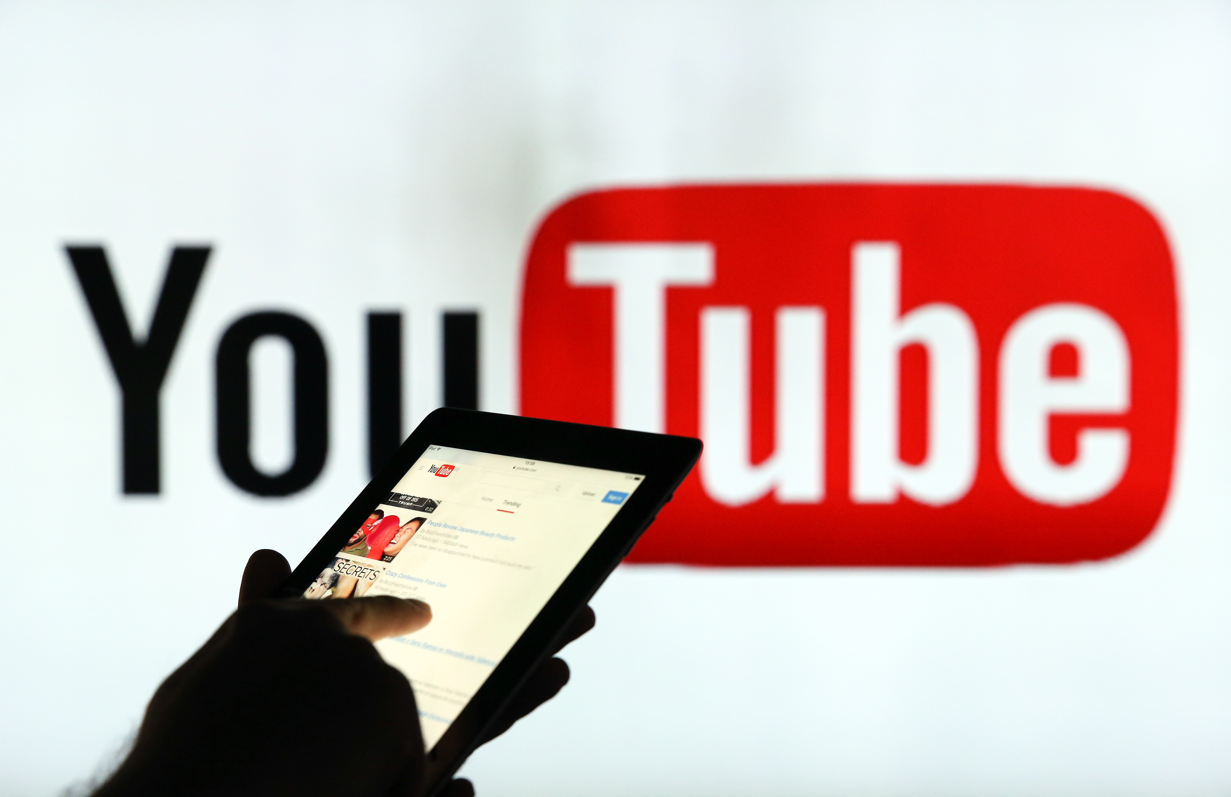 Bir YouTube hatası, platforma 18+ içerik yüklenmesine izin veriyor