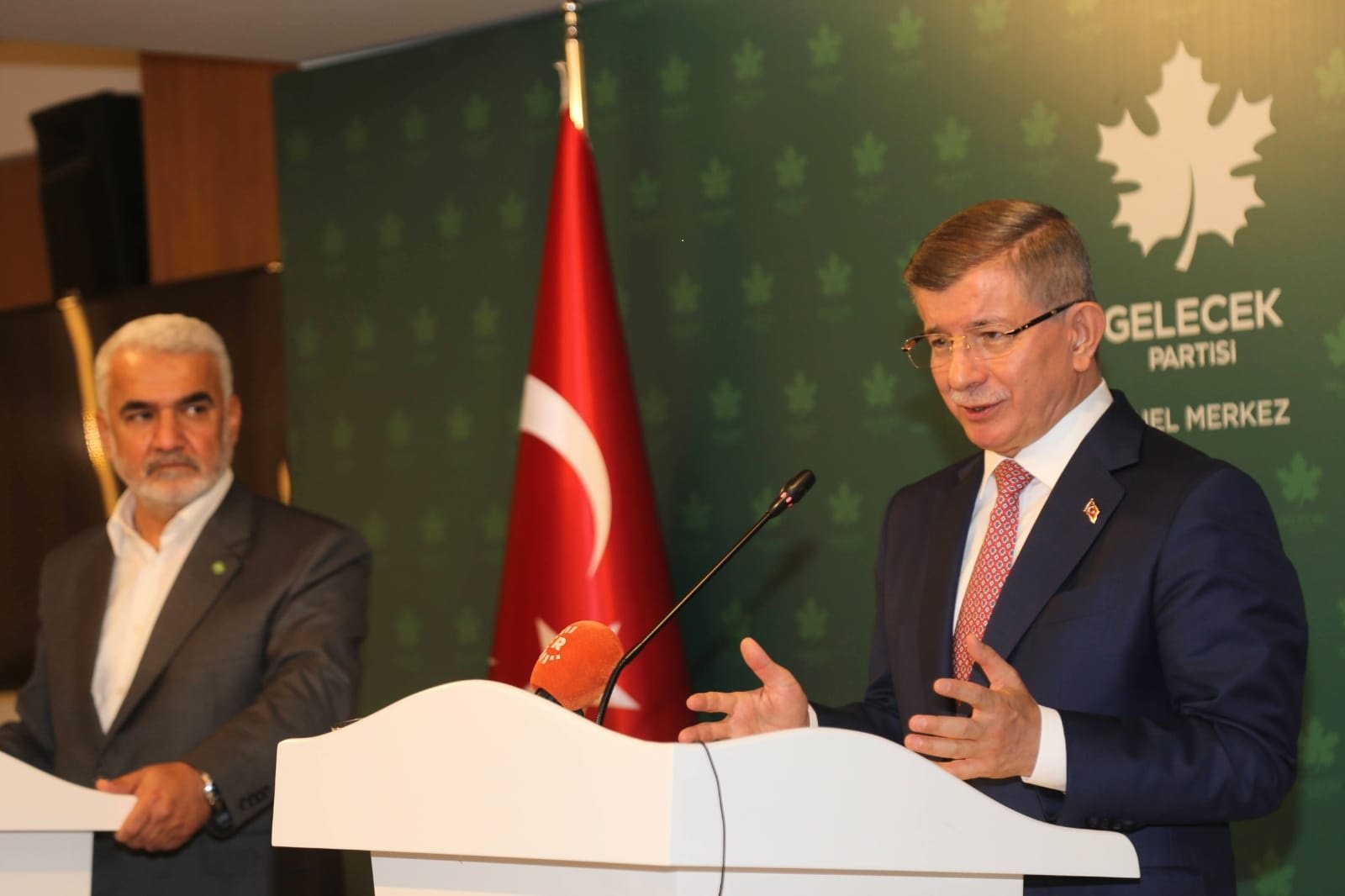 Hüda Par Davutoğlu'na gidiyor