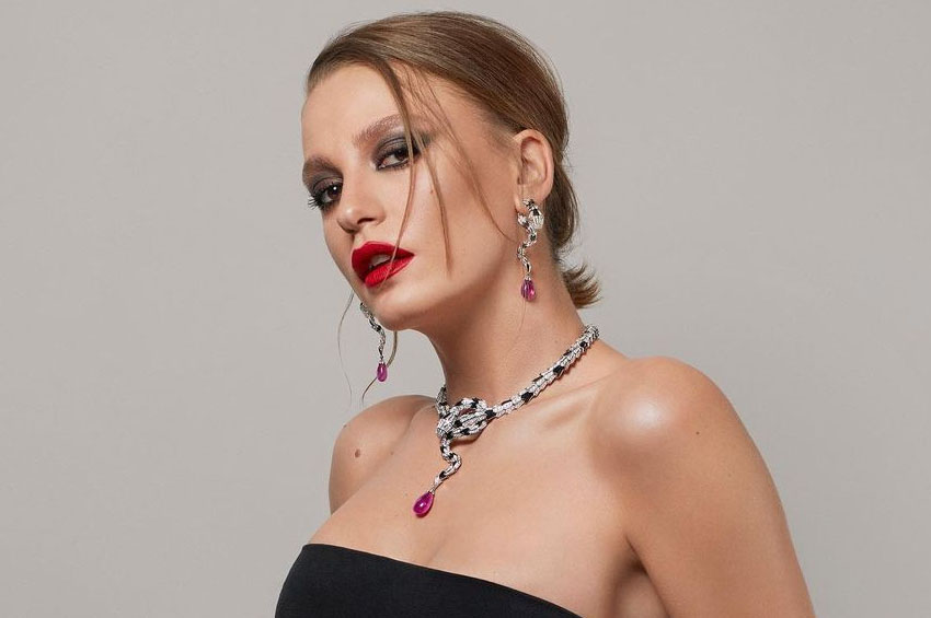 Serenay Sarıkaya'nın pozları olay oldu!