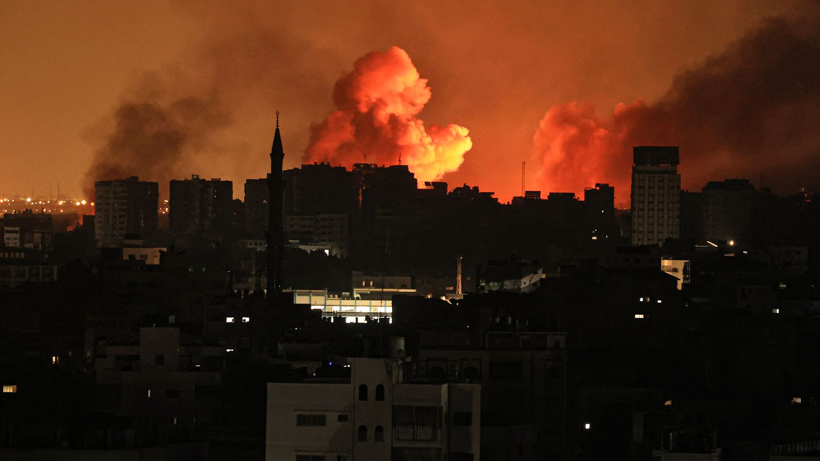 İsrail çocuk hastanesini fosfor bombasıyla vurdu!