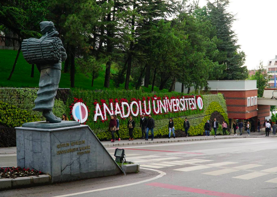 Geçim sıkıntısı: Öğrenci kampüste hayatına son verdi iddiası