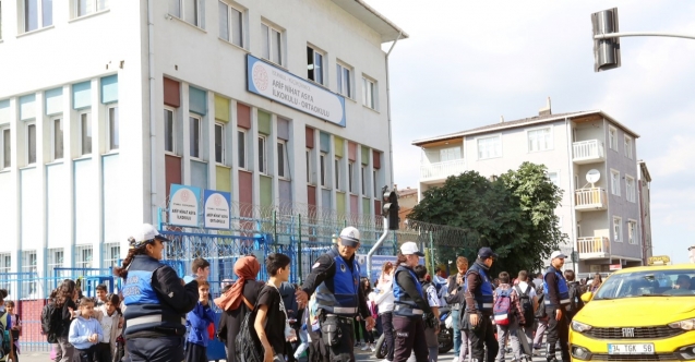 'Kargonuz var' diyerek sokağa çağırdığı kadını kurşunlayıp kaçtı