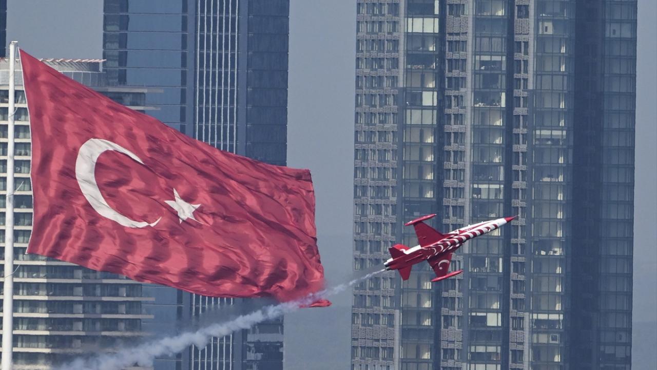 100'üncü yılda Türk Yıldızları ve Solotürk'ten görsel ziyafet 