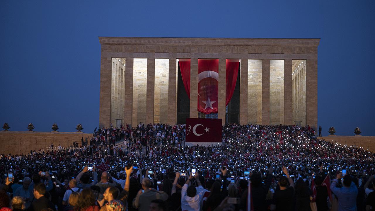 100'üncü yılda Ata'ya koştular