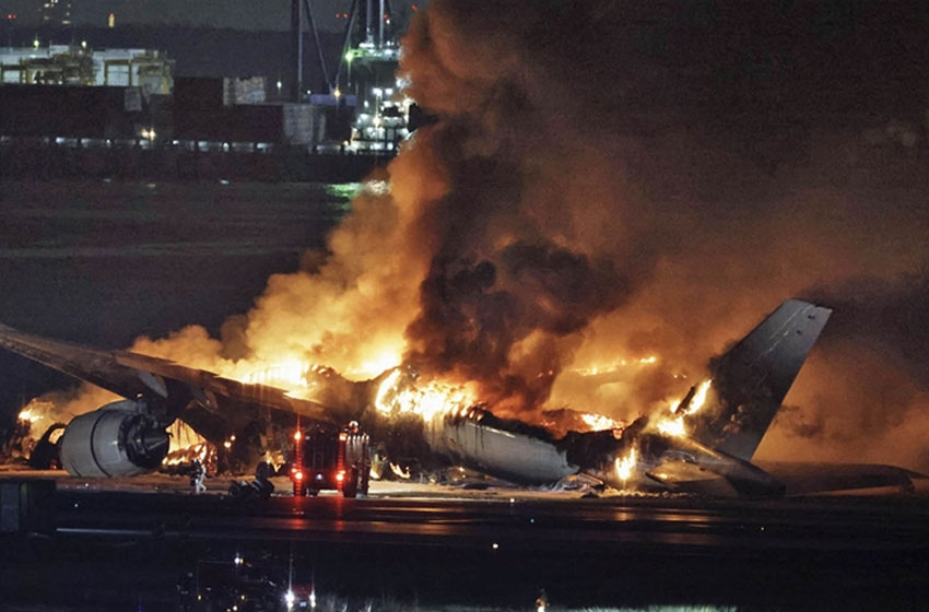 Tokyo'da pistte yolcu uçağı ile çarpışan sahil güvenlik uçağındaki 6 kişiden 5'i öldü