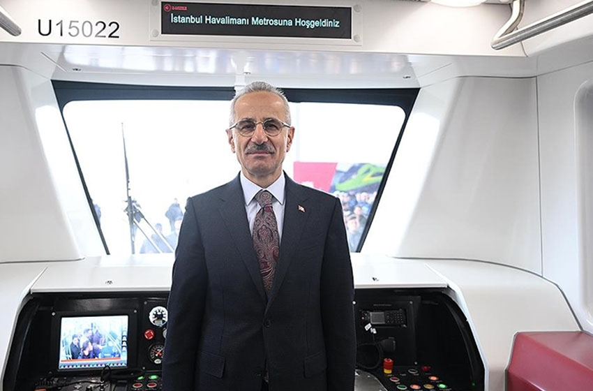 İstanbul Havalimanı Metrosu'nun sürücüsüz yerli tren seti raylara çıkmaya hazır