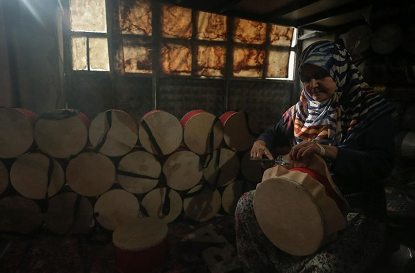 Bursalı Enver usta 60 yıldır tef ve davul yapıyor