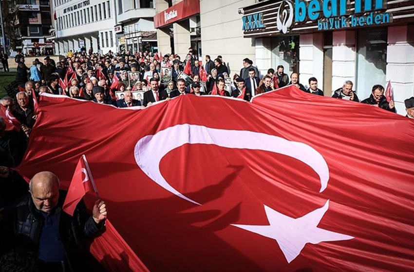 Bursa'da 'Teröre Lanet, Şehitlerimize ve Gazilerimize Saygı Yürüyüşü' düzenlendi