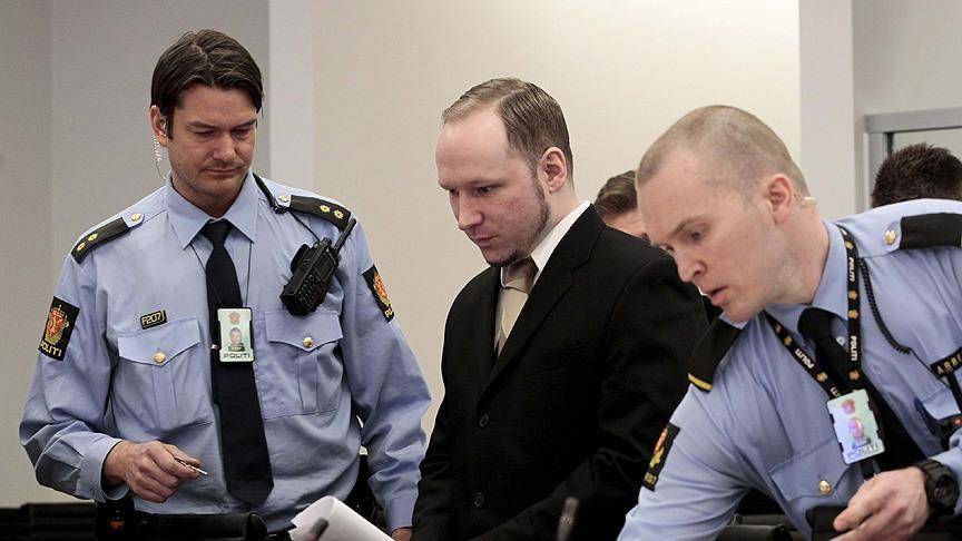 Neo-Nazi Breivik, tecritte kalacak