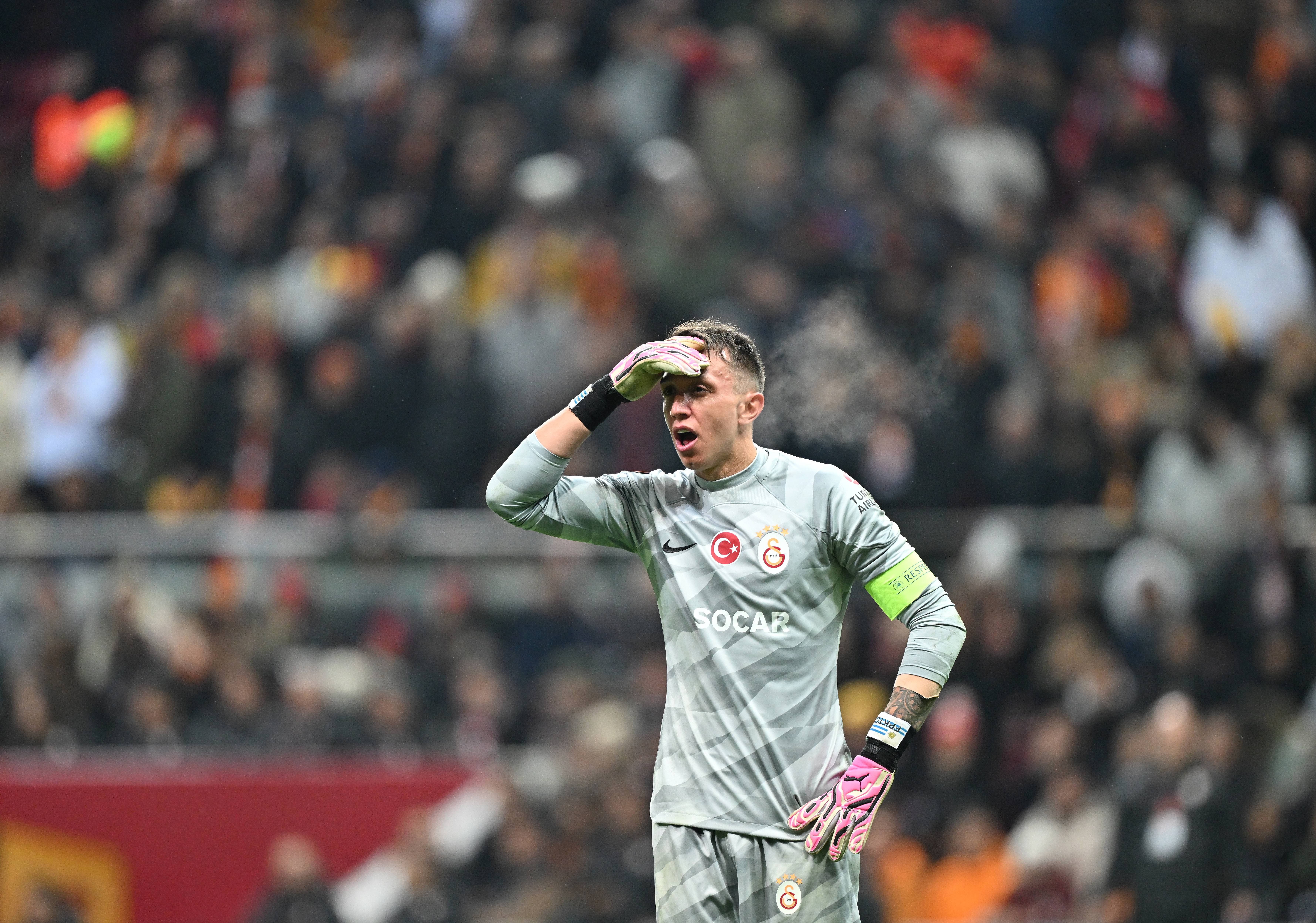 Galatasaray uzatmak istiyor! Muslera masaya