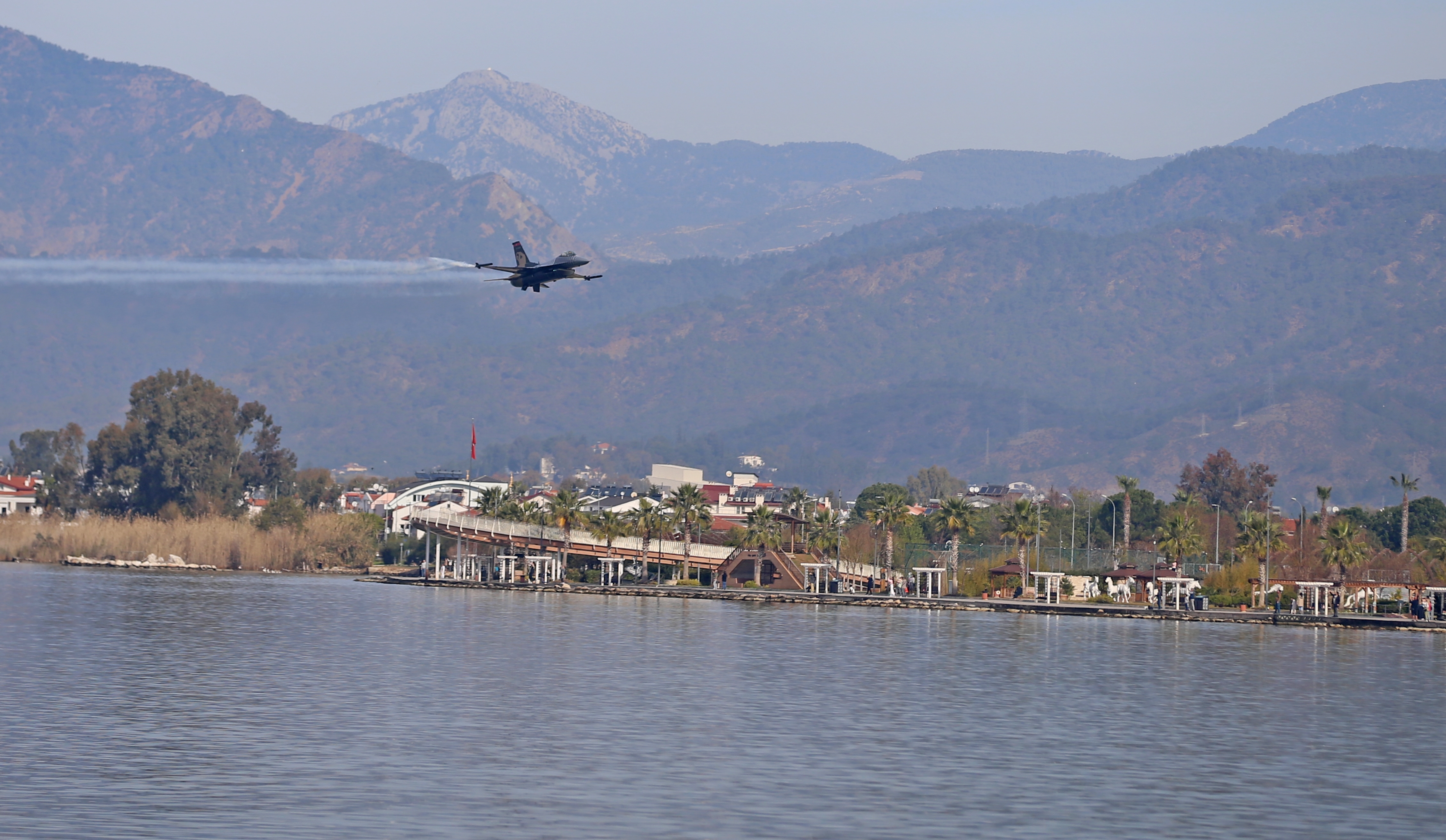 SOLOTÜRK Fethiye semalarında gösteri uçuşu öncesi prova yaptı