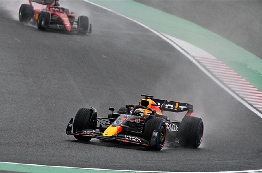 Suudi Arabistan'da Max Verstappen ilk sırayı kaptı