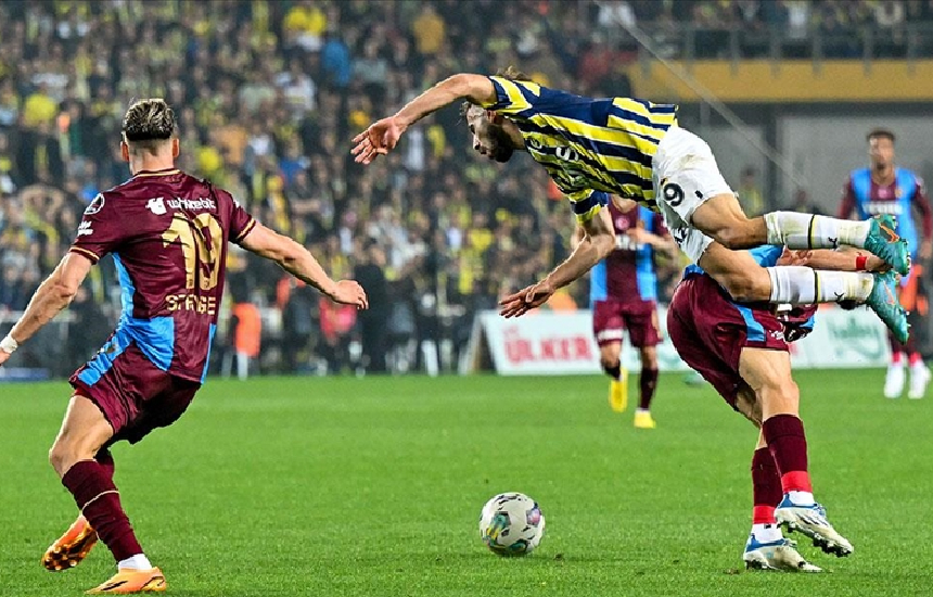 Fenerbahçe Süper Lig'in 30. haftasında Trabzonspor deplasmanında