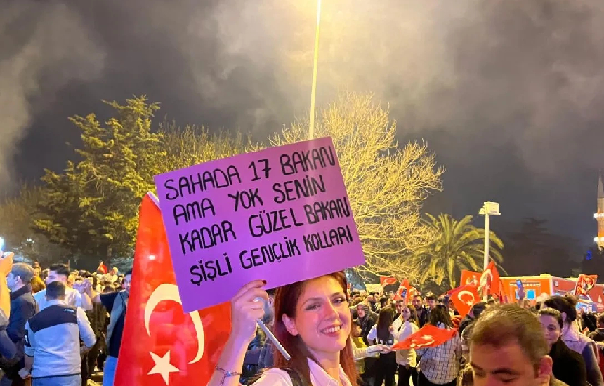 Vatandaş zafer kutlamaları için Saraçhane'de!