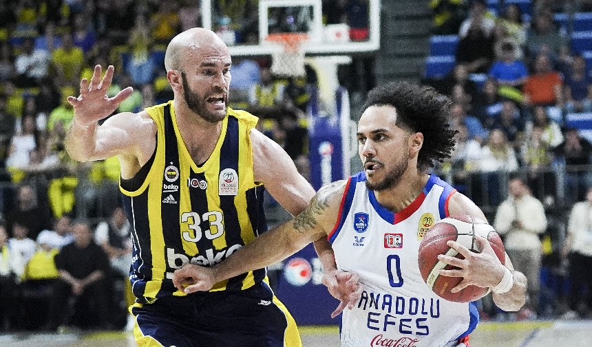 Derbide kazanan yine Anadolu Efes 90-80