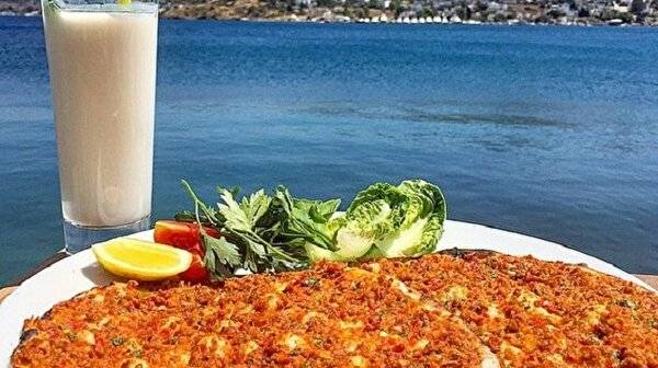 Geçen yıl 500 TL'ydi! 1 lahmacun, 1 ayran kaç TL oldu!