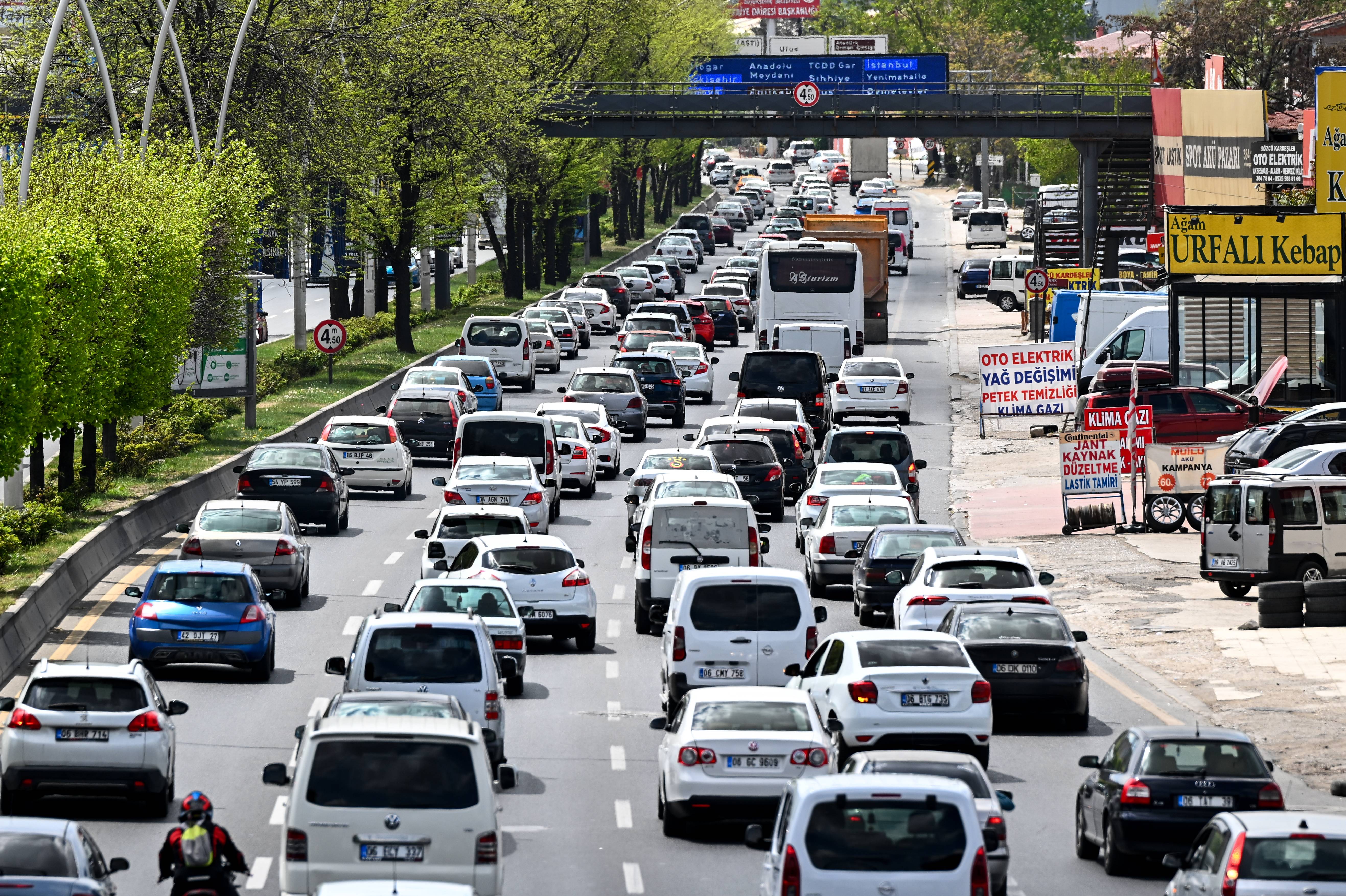 ‘Bu trafik biter mi?’ Dönüş çilesi zirve yaptı!