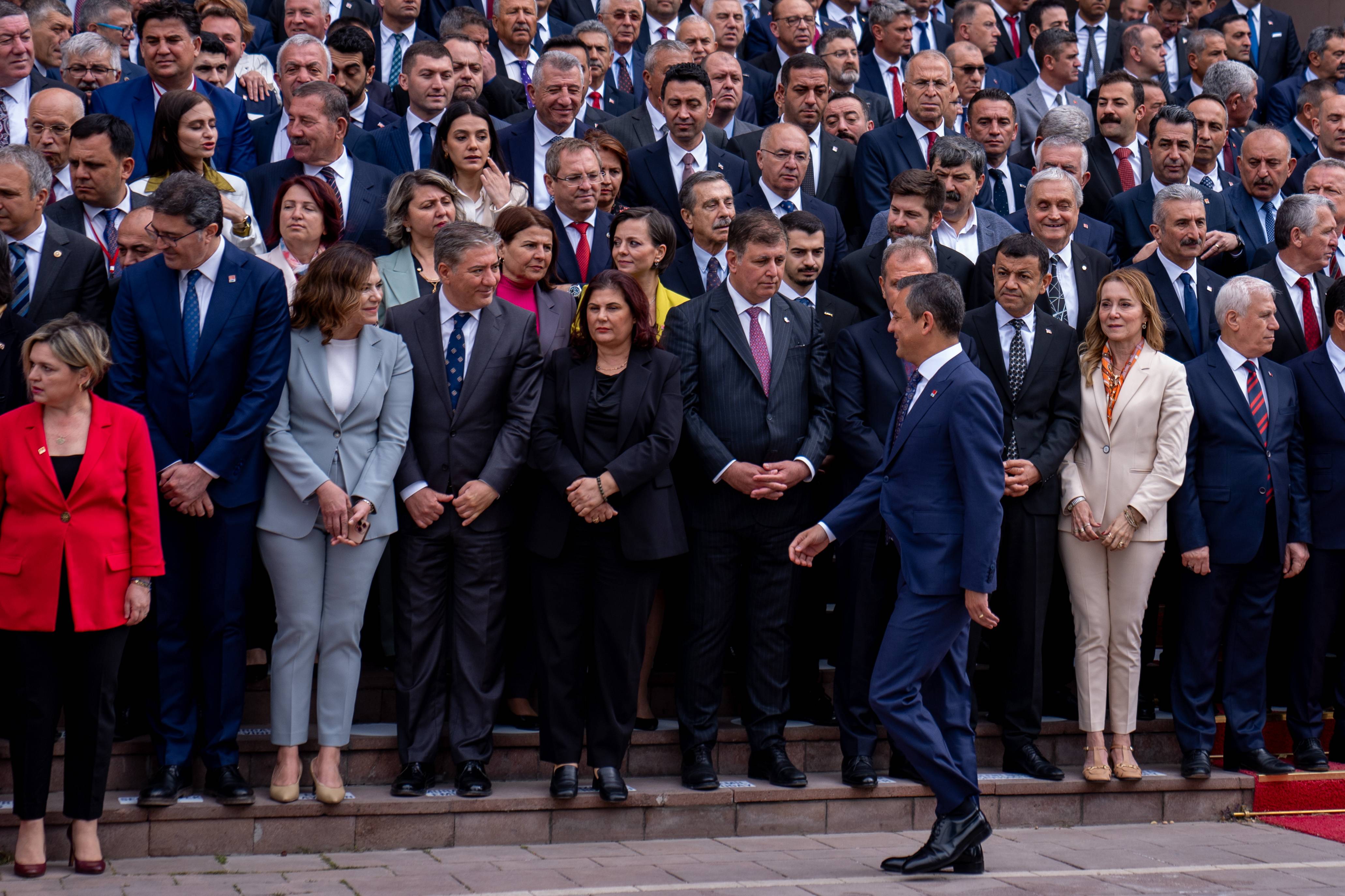 Özgür Özel’den itiraf! ‘Boş havuza atladım”