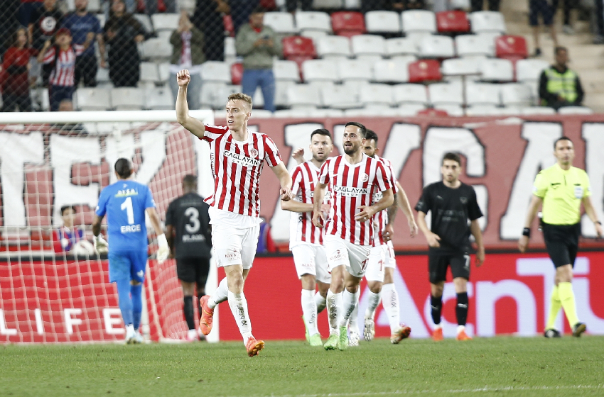 Antalyaspor geriden geldi kazandı 2-1