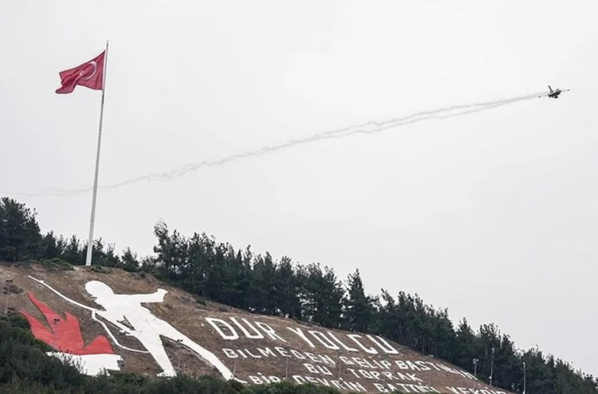 SOLOTÜRK Çanakkale semalarında gösteri uçuşu yaptı