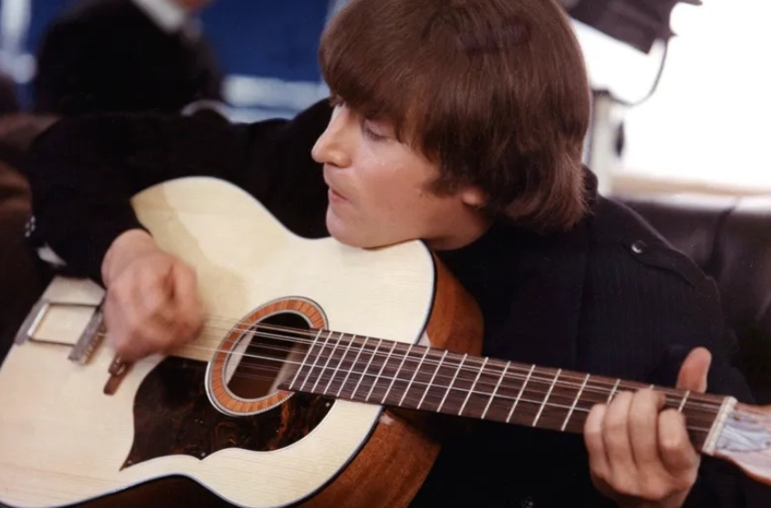 50 yıldır kayıptı: John Lennon'ın gitarı açık artırmada satışa çıkıyor