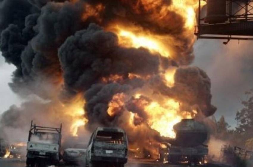 Yakıt tankeri patladı: Çok sayıda ölü var