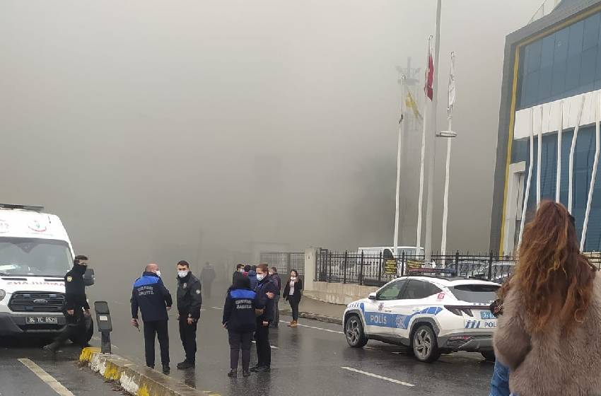 İstanbul'da korku dolu anlar! Kıraç'taki bıçakçılar fabrikasında yangın!