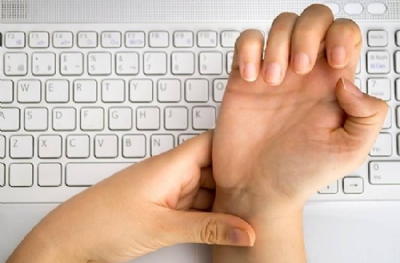 El bileğinde şişlik ve ağrıya dikkat!