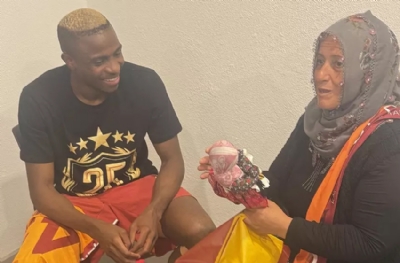 Osimhen, Neslihan teyzeyle buluştu
