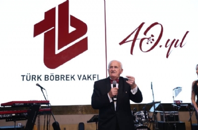 Bazı Yolculuklar Vardır; Bir Acıyla Başlar Ama Milyonların Umudu Olur…  TÜRK BÖBREK VAKFI 40 YAŞINDA