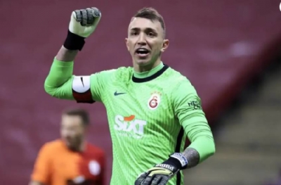 Muslera'dan Galatasaray'a  duygu yüklü veda mektubu