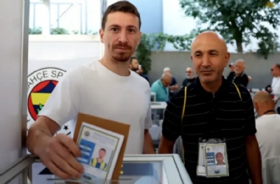 Mert Hakan Yandaş’ın oy kullanması kriz çıkardı