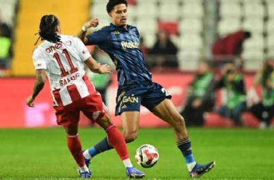 Fenerbahçe Antalya'da Takıldı, Zirvede Fark 4'e Çıktı 