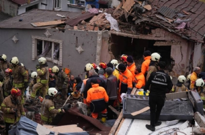 Fatih'te iki bina çöktü! 1 ölü, 1’İ ağır 10 Yaralı 