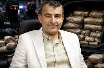 AK Parti’li başkan sevkiyat öncesi türbede dua etmiş!