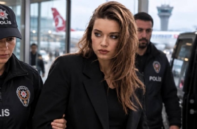 Afra Saraçoğlu Türkiye'ye döndü: Havalimanında gözaltı
